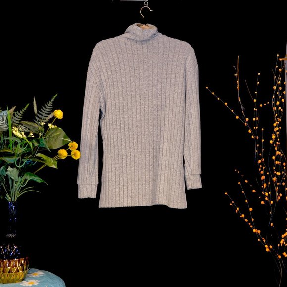 Chic Turtle Neck Full Sleeves Top – the epitome of comfort and style! - Picture 4 of 5